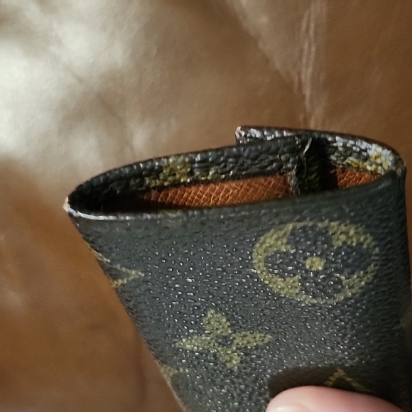 SOLD - Vintage Louis Vuitton 4 Keys Holder - Picture 4 of 10